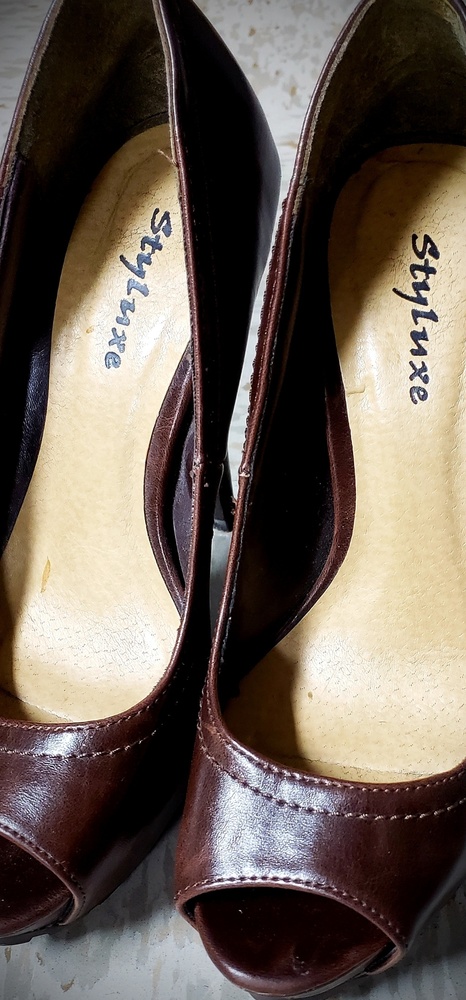 Brown Styluxe Peep Toe Heel Sz. 6.5